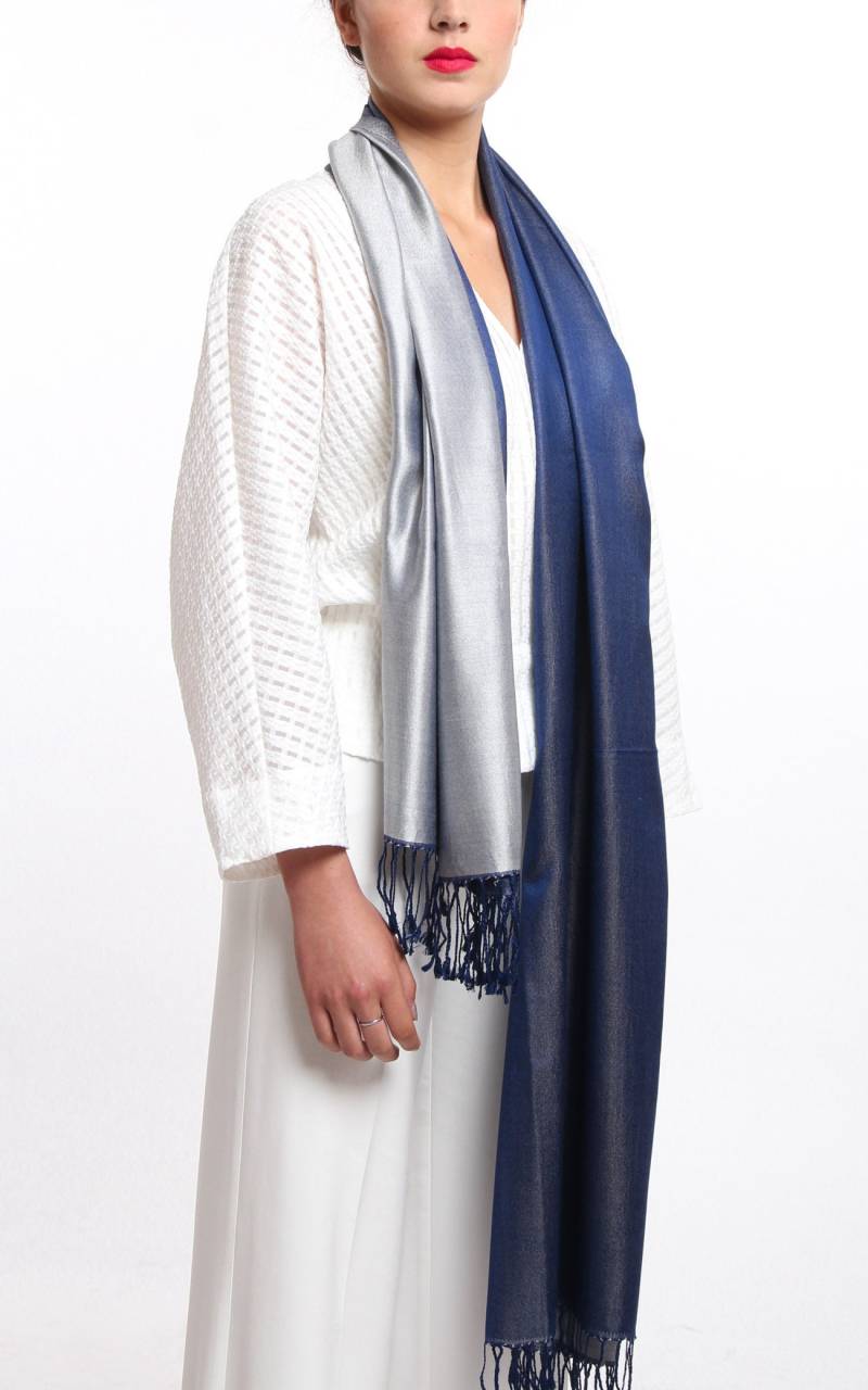 Silber & Blau Seidenschal Reise-Accessoires - Reiner Eid Geschenk 100% Pashmina Schal Für Mama Silber & Blau Seidenschal Reise-Accessoires - Reiner Eid Geschenk 100% Pashmina Schal Für Mama von TheLittleTibet