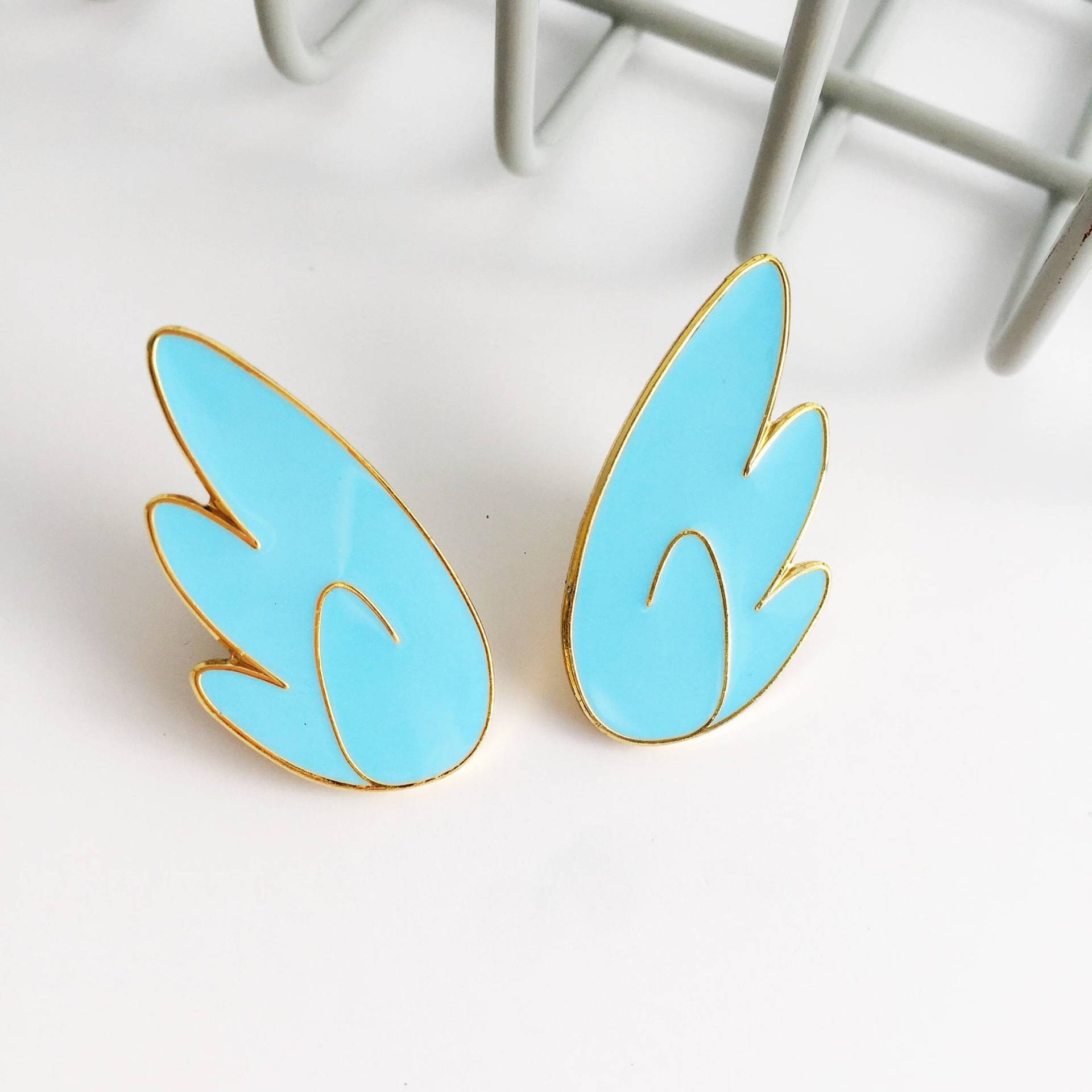 Flügel Emaille-Pins in Blau | Kawaii Emaille Stifte Anstecknadeln Süße Mütze Pin Chibi Anime Flügel Emaille-Pins in Blau | Kawaii Emaille Stifte Anstecknadeln Süße Mütze Pin Chibi Anime von TheLittleWingCompany