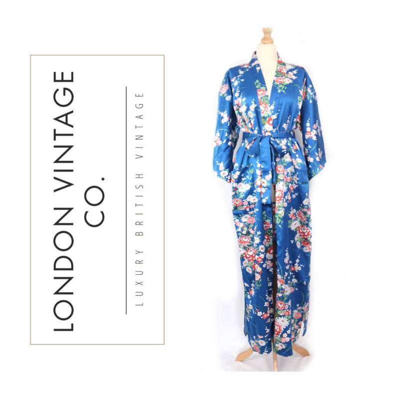 Vintage Seiden Kimono/Kleid in Blau Mit Rosa/Weiß Gemusterten Blumen Design von TheLondonVintageCo
