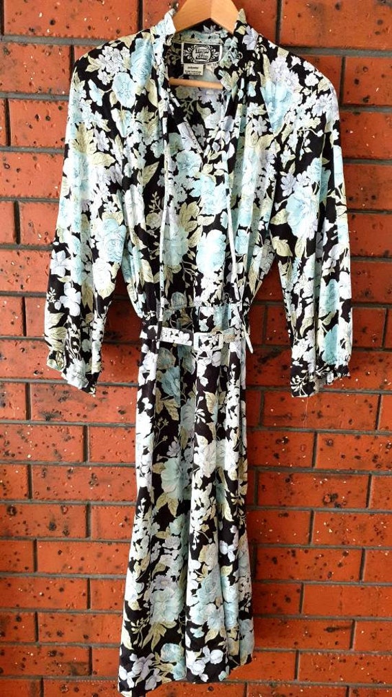 1980Er Bis Neunziger Jahre Floralen Vintage-Knopf Kleid Mit Gürtel von TheLostLove