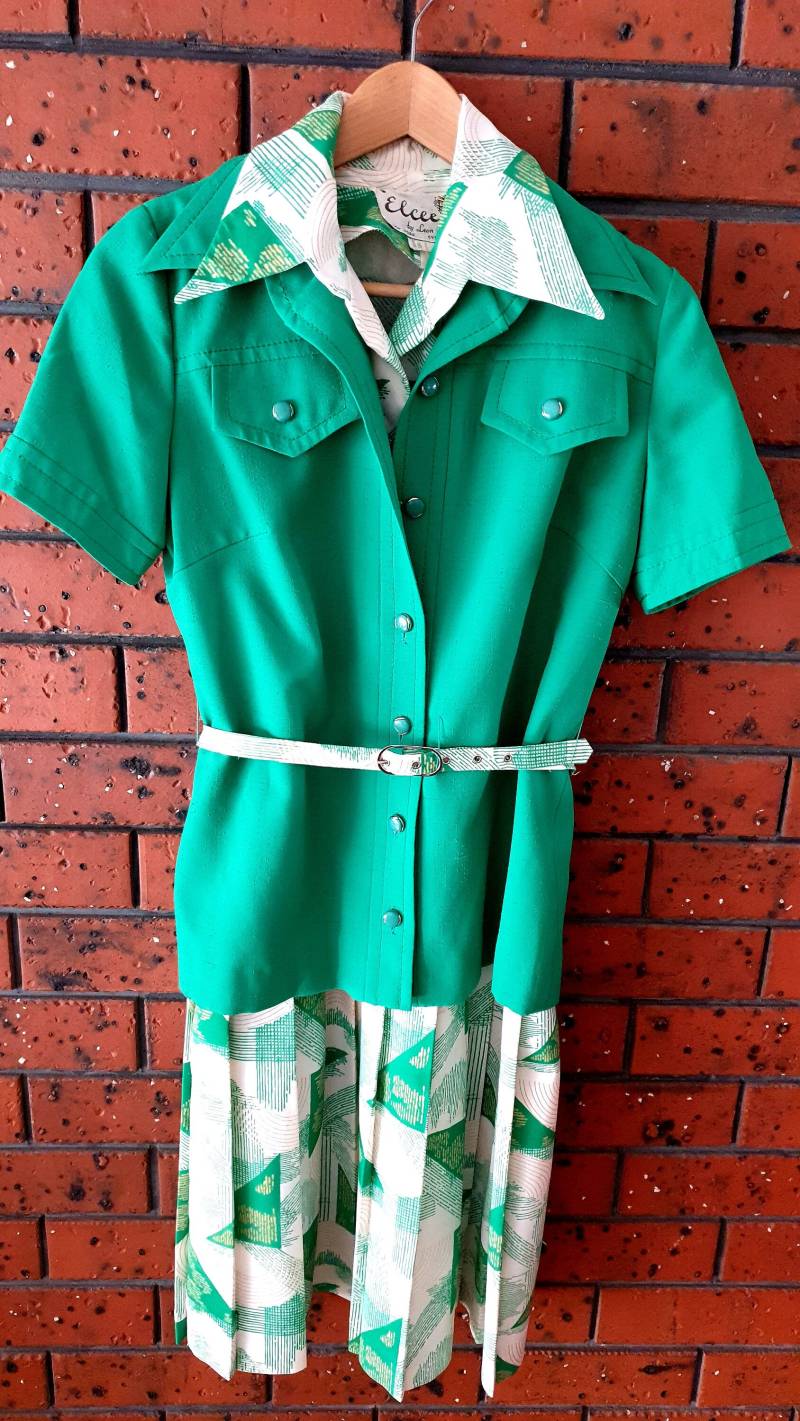 Zwei Stück Kleid Und Hemd Aus Der 1970Er Jahre Mit Gürtel. Separat Als Set Abgetragen Werden von TheLostLove
