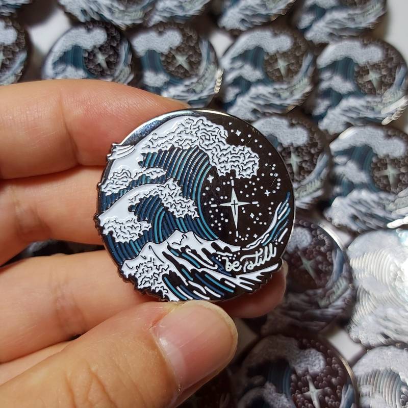 Be Still Emaille Pin Glow in The Dark von TheLostNowFound