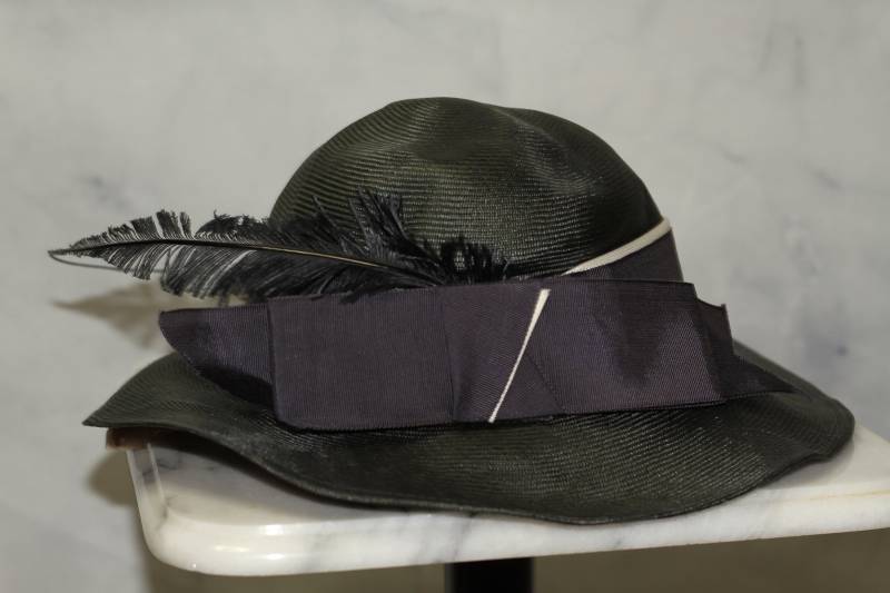 Adolfo Grüner Hut Mit Breiter Krempe Und Federn | 8 Adolfo Grüner Hut Mit Breiter Krempe Und Federn | 8 von TheLoveFashion