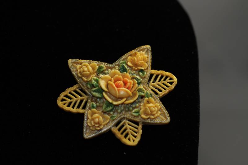 Gelb Tan Rose Brosche von TheLoveFashion