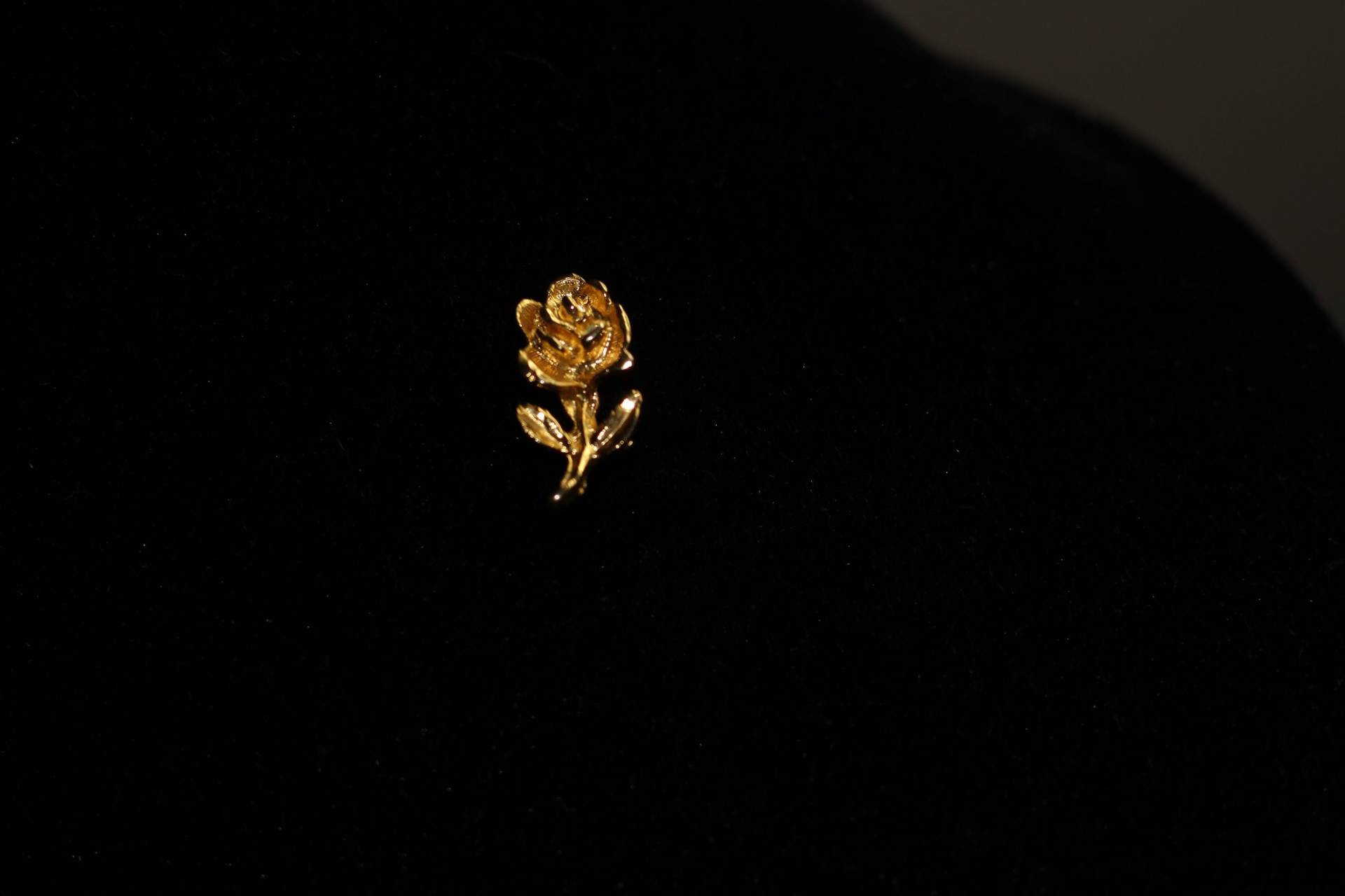 Gold Blume Pin Brosche von TheLoveFashion