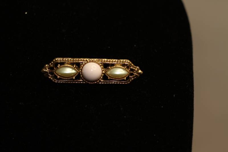 Gold Dekorative Brosche von TheLoveFashion