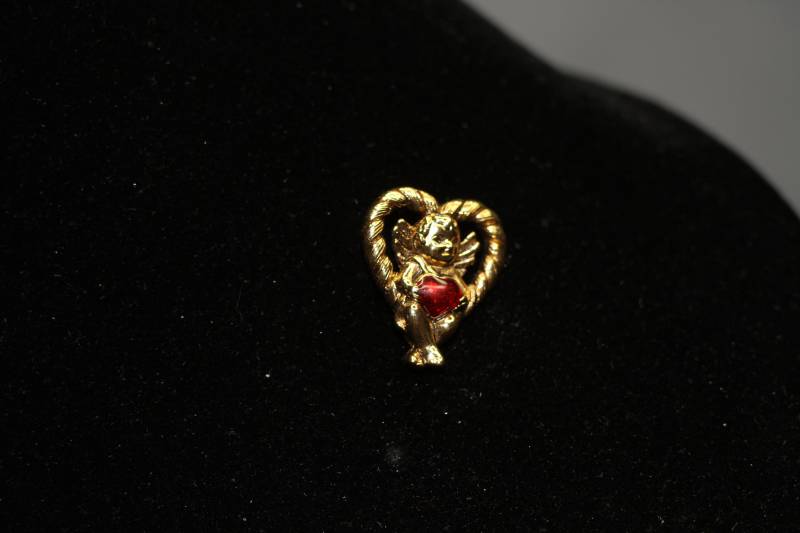 Gold Engel Herz Pin Brosche Mit Rotem Stein von TheLoveFashion