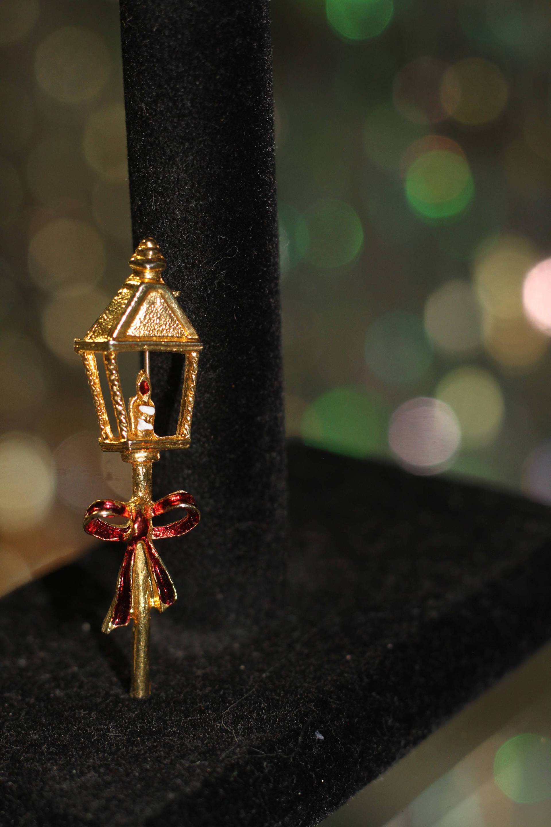 Gold Leuchtturm Brosche von TheLoveFashion