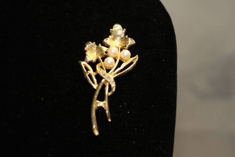 Gold Perle Blatt Brosche von TheLoveFashion