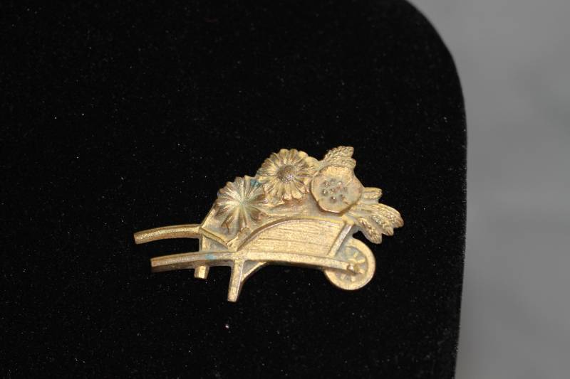 Goldfarbene Leiterwagen Brosche von TheLoveFashion