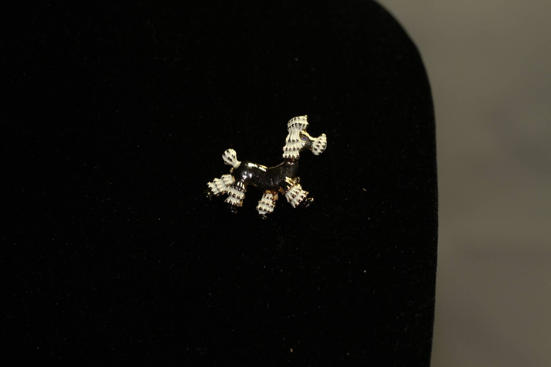 Hunde Brosche Weiß Detail von TheLoveFashion