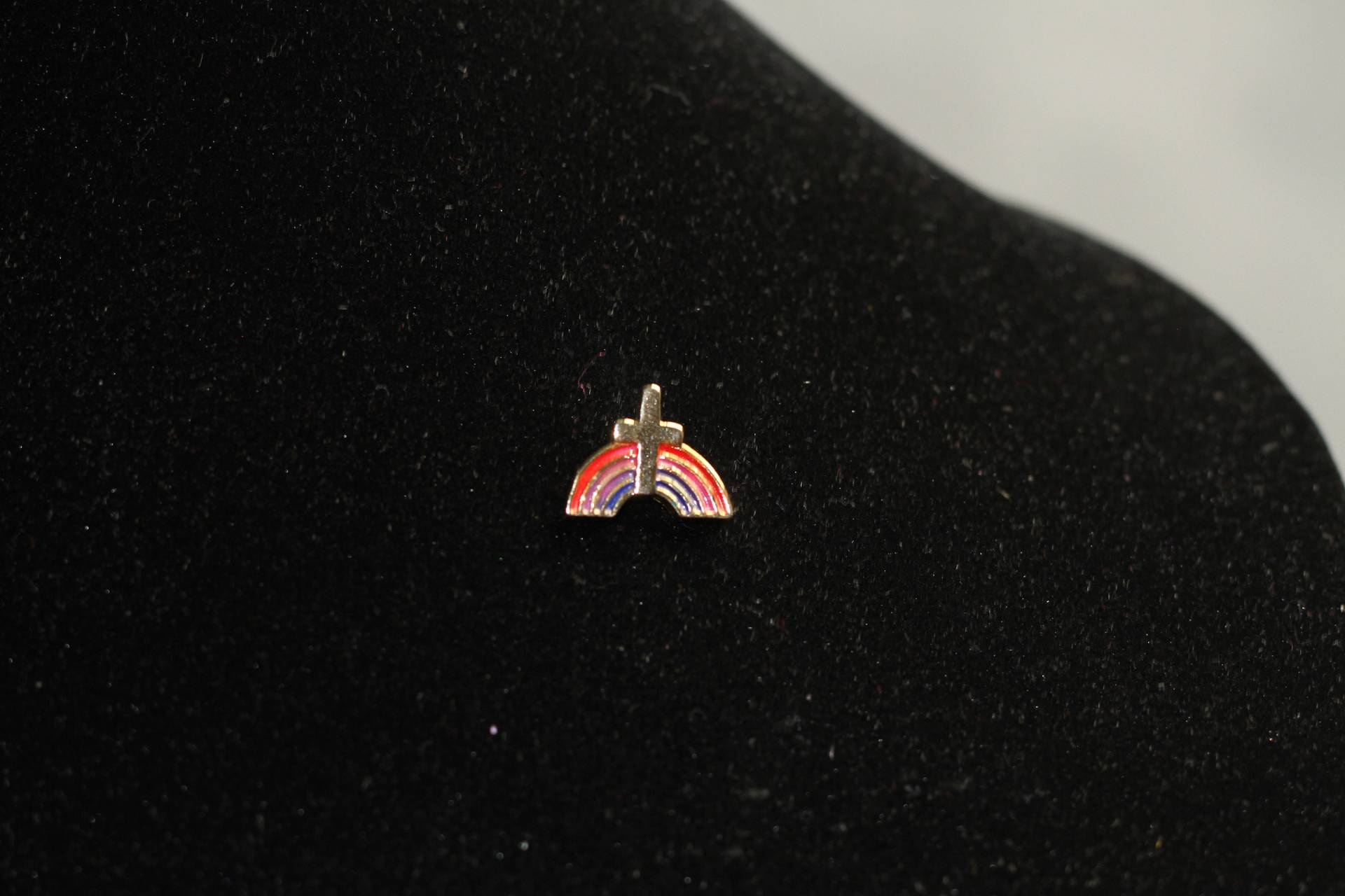 Kreuz Regenbogen Brosche von TheLoveFashion