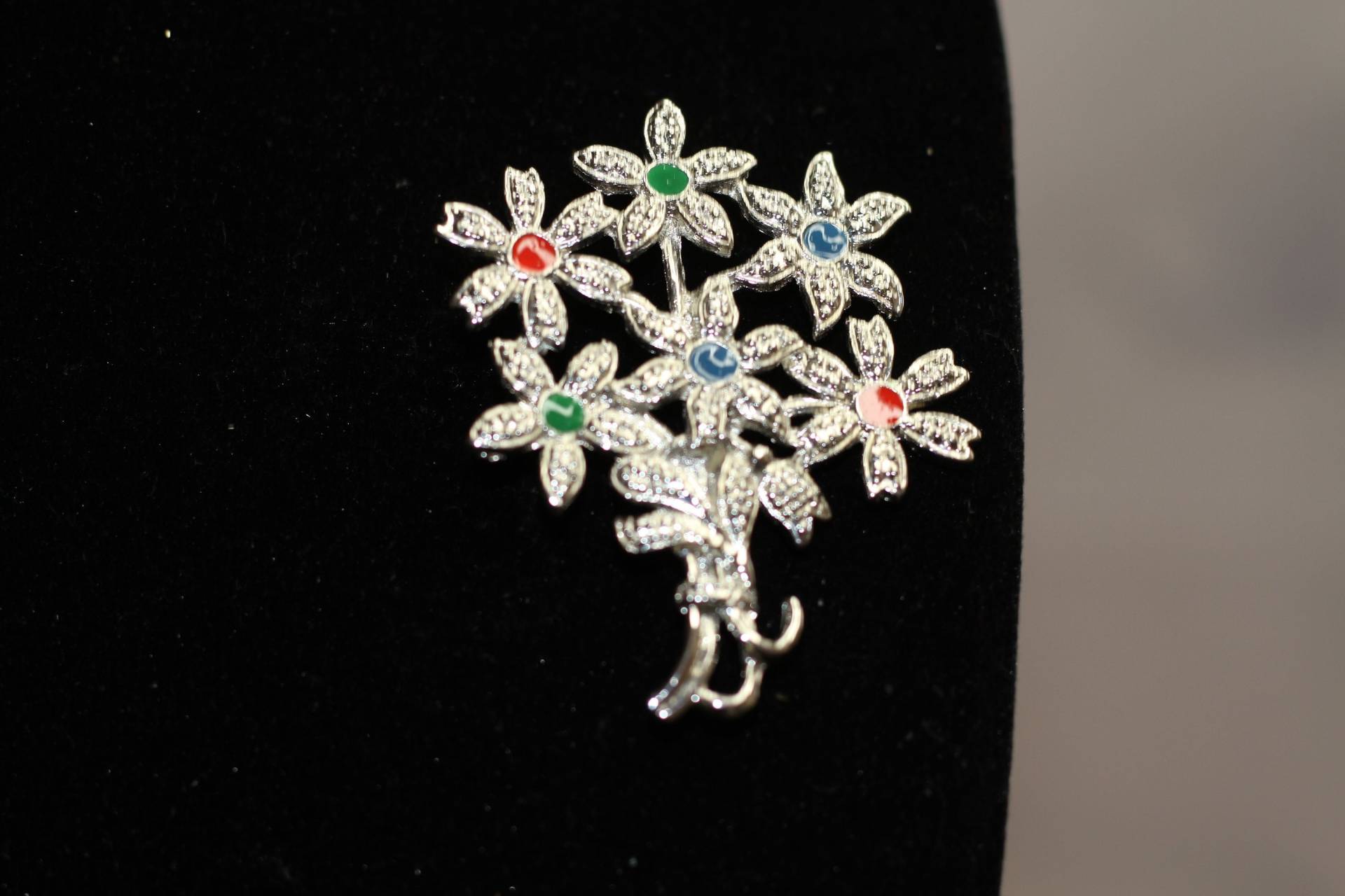 Multi Color Floral Silber Brosche von TheLoveFashion