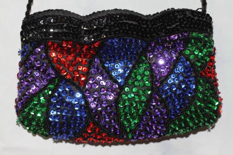 Multi Color Pailletten Handtasche Mit Schwarzen Perlen Straps Multi Color Pailletten Handtasche Mit Schwarzen Perlen Straps von TheLoveFashion