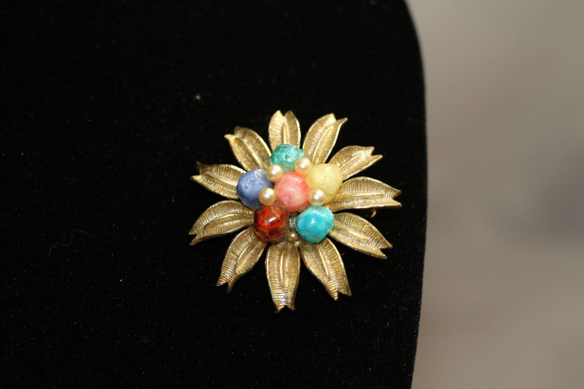 Multi Farbe Stein Runde Stern Brosche von TheLoveFashion