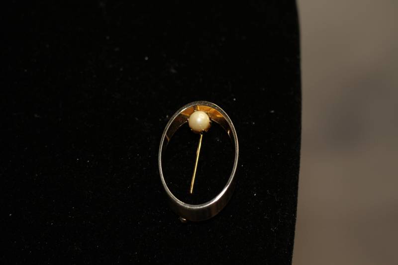 Ovale Goldbrosche Mit Perle von TheLoveFashion