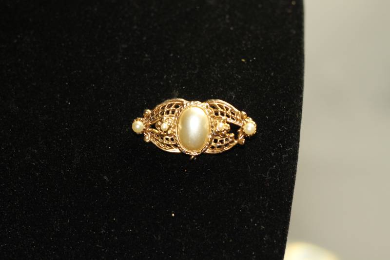 Perle Gold Brosche von TheLoveFashion