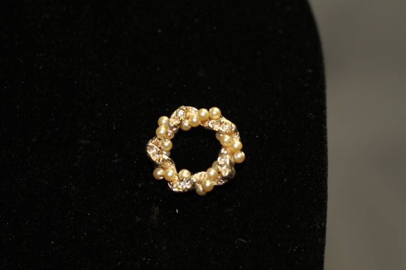 Perle Gold Runde Brosche von TheLoveFashion