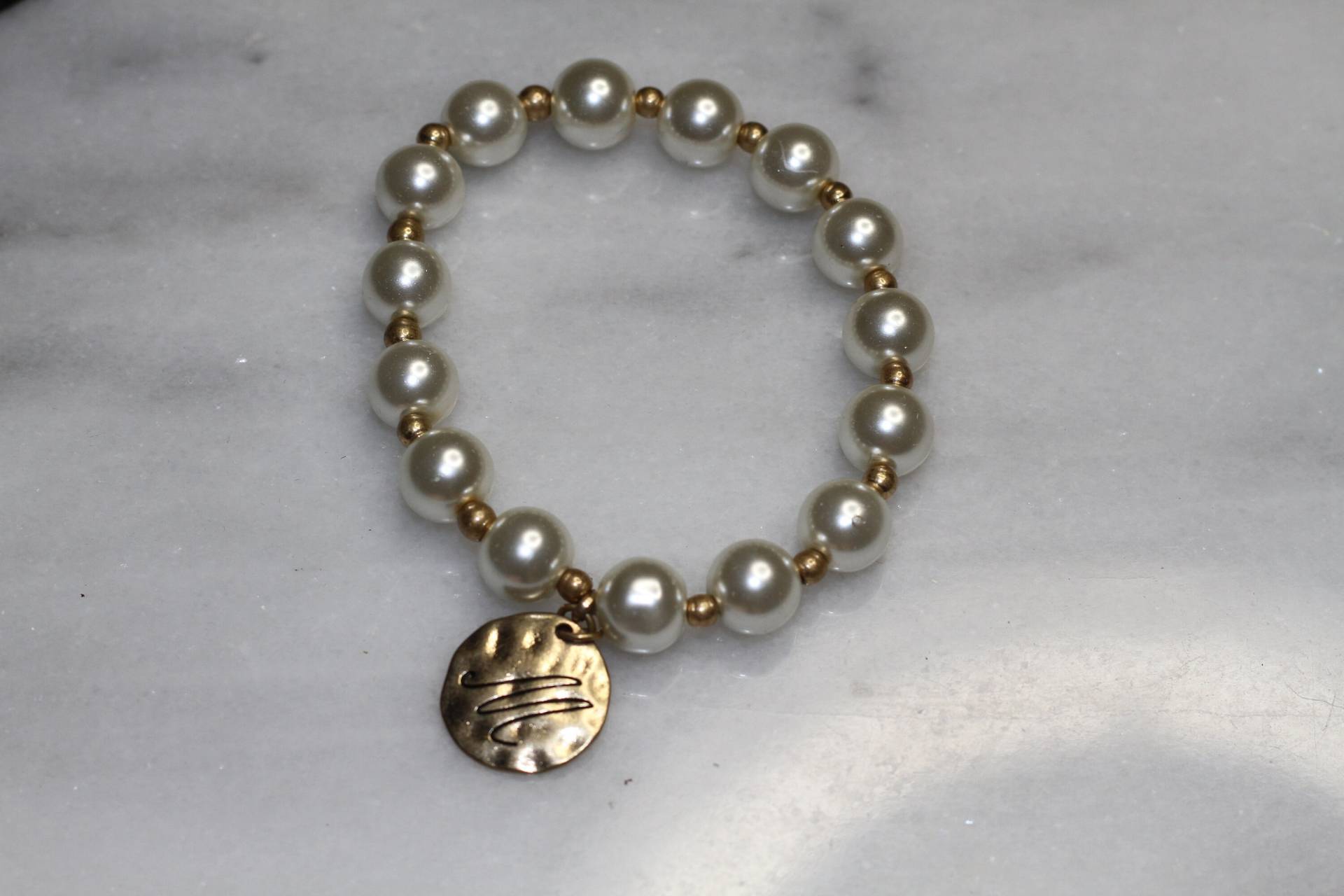 Perlen-Gold-Bettelarmband von TheLoveFashion