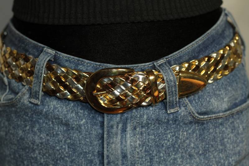 Ribco Usa Goldfarbener Zweifarbiger Gewebter Gürtel Ribco Usa Goldfarbener Zweifarbiger Gewebter Gürtel von TheLoveFashion