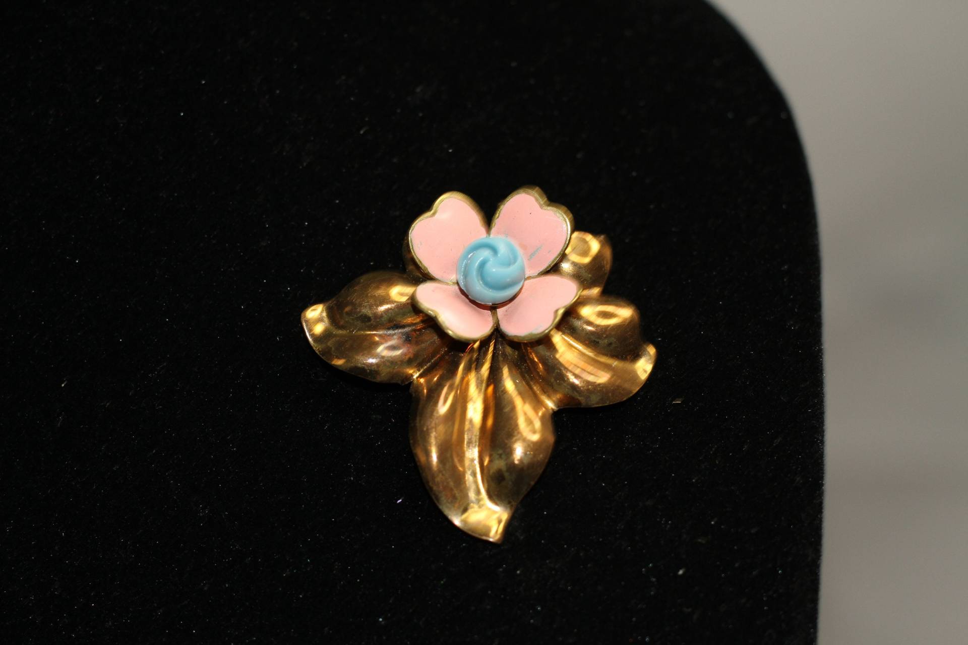 Rosa Rose Gold Brosche von TheLoveFashion