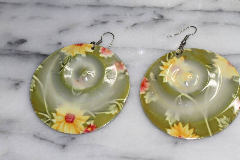 Runde Ohrringe in Grün & Gelb von TheLoveFashion