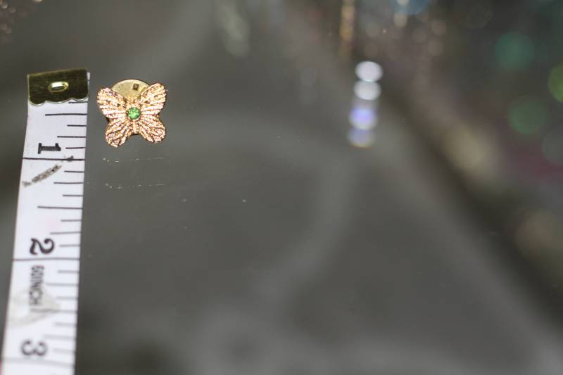 Schmetterling Brosche Mit Grünem Stein von TheLoveFashion