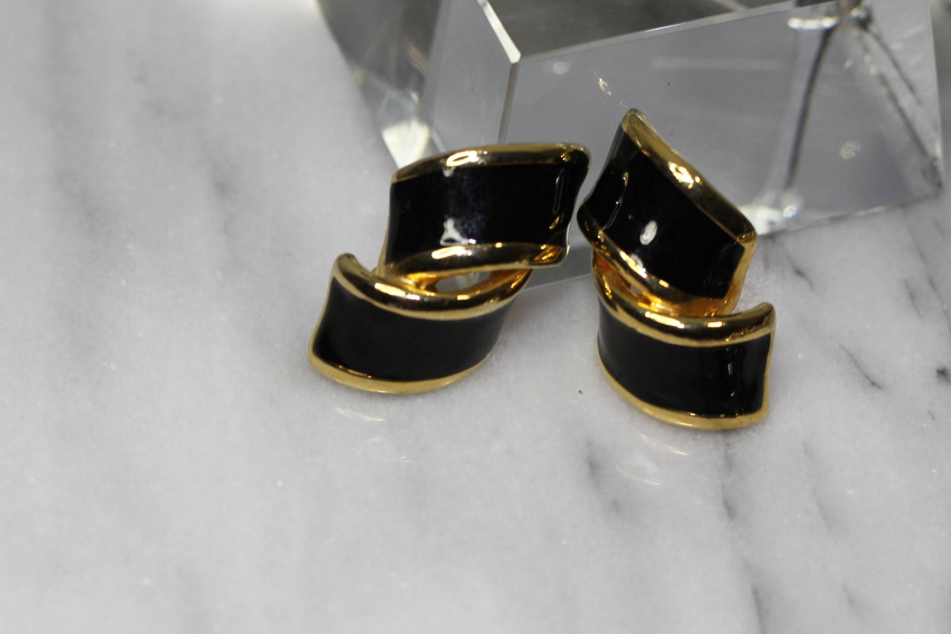 Schwarz & Gold Ohrclips von TheLoveFashion