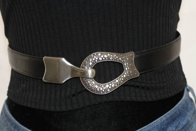 Schwarzer Ledergürtel | Verstellbare Riemen von TheLoveFashion