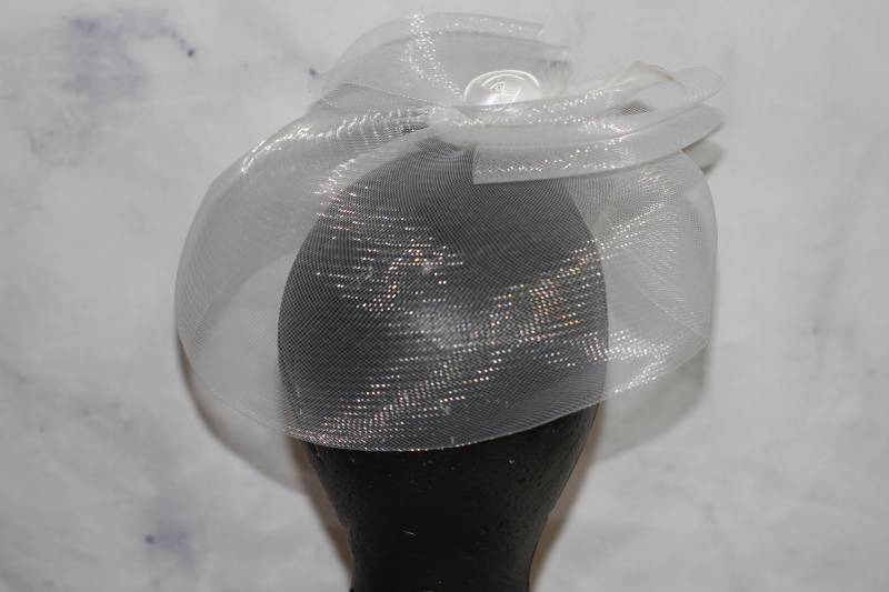 Weißer Cocktail Hut Mit Schleife von TheLoveFashion