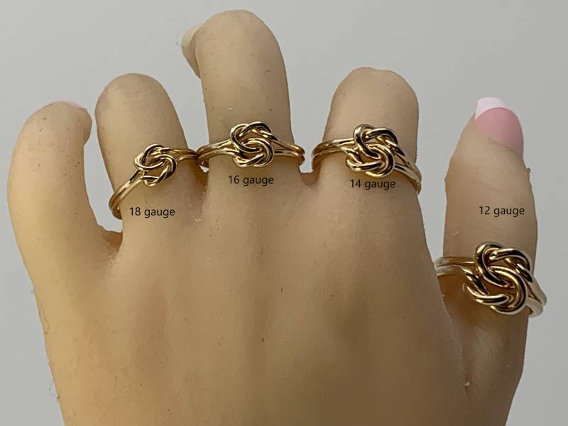 14Kt Gelbgold Füllen Love Knot Ring - Doppel Knoten Design von TheLoveKnotShop
