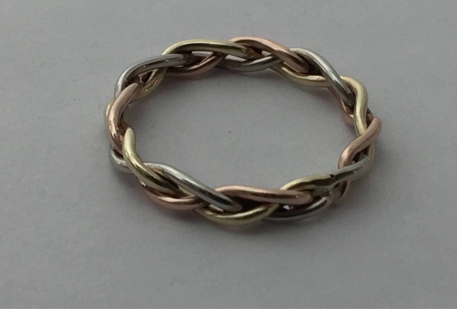 Zopfring, Gold Geflochtener Ring, Ehering, 10Kt Gold, Dreifarbiger Rosé-, Gelb - Und Weißgold von TheLoveKnotShop