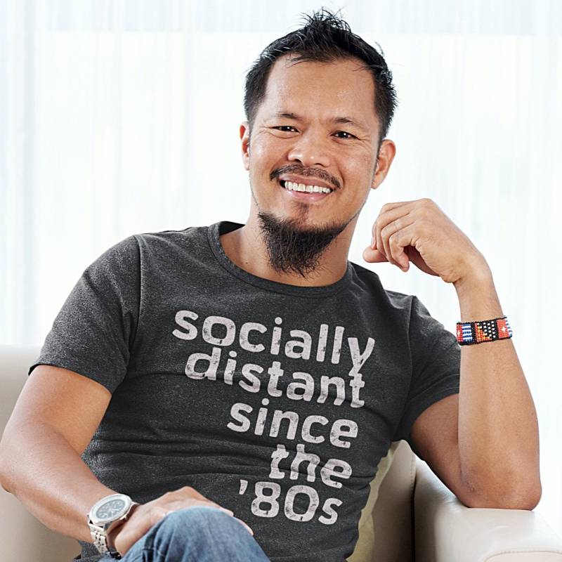 Social Distant Seit Den 80Er Jahren Generation X Gen Anti-Social Introvert Grafik Kurzärmeliges Unisex T-Shirt von TheLuluDarling