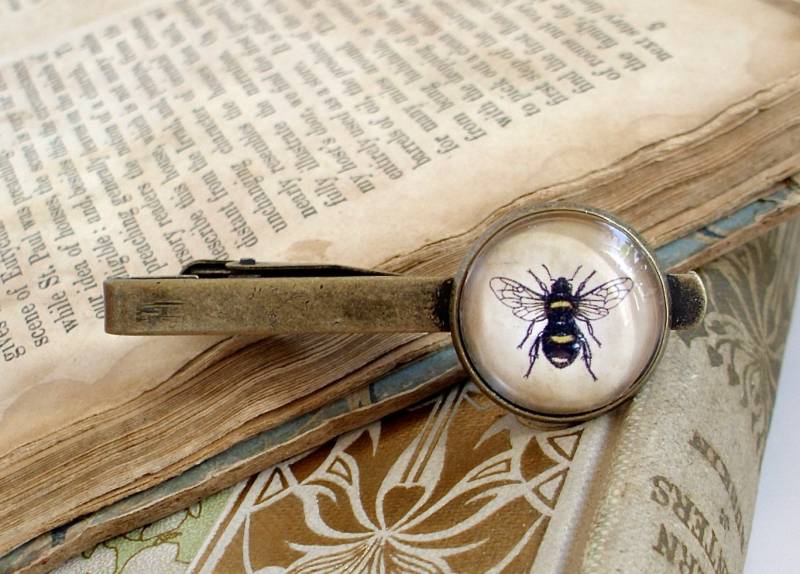 Bienen Krawattenklammer - Honey Bee Bumble Tie Clip/Bar in Bronze Oder Silber Finish Sherlock Holmes von TheLysineContingency