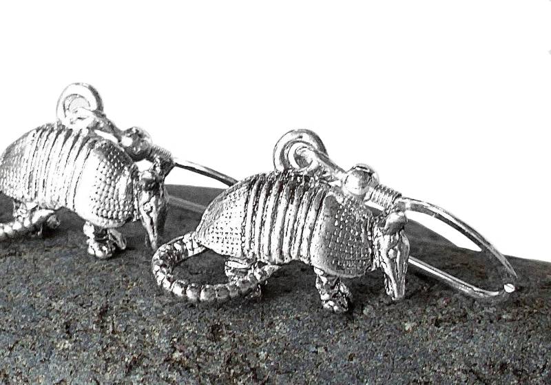 Gürteltier-Ohrringe - Jetzt in Sterlingsilber Erhältlich von TheLysineContingency