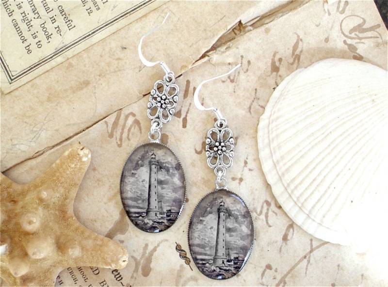 Leuchtturm Ohrringe - Antike Maritime Print in Silber von TheLysineContingency