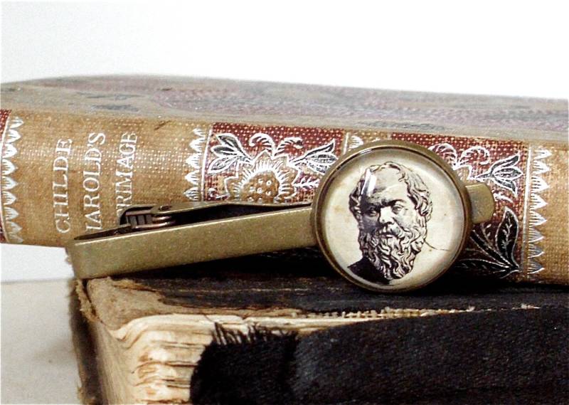 Sokrates Krawattenklammer - Antike Philosophie Druck Krawattenleiste in Bronze Oder Silber Finish von TheLysineContingency