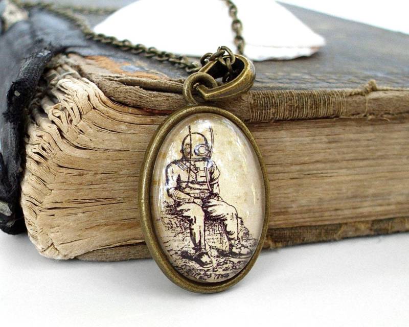 Tiefseetaucher Anhänger - Antique Nautical Print in Bronze Oder Silber Finish von TheLysineContingency