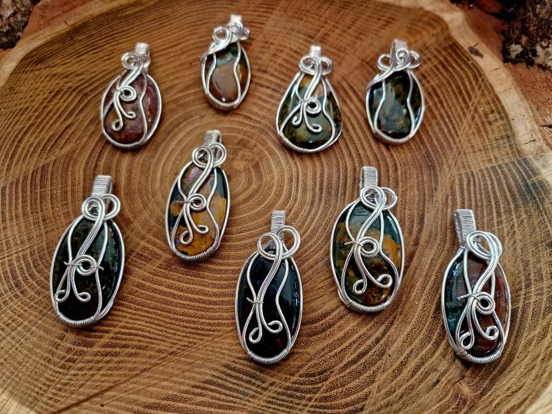 Blutstein Anhänger in Draht Gebunden von TheMagicRunenShop