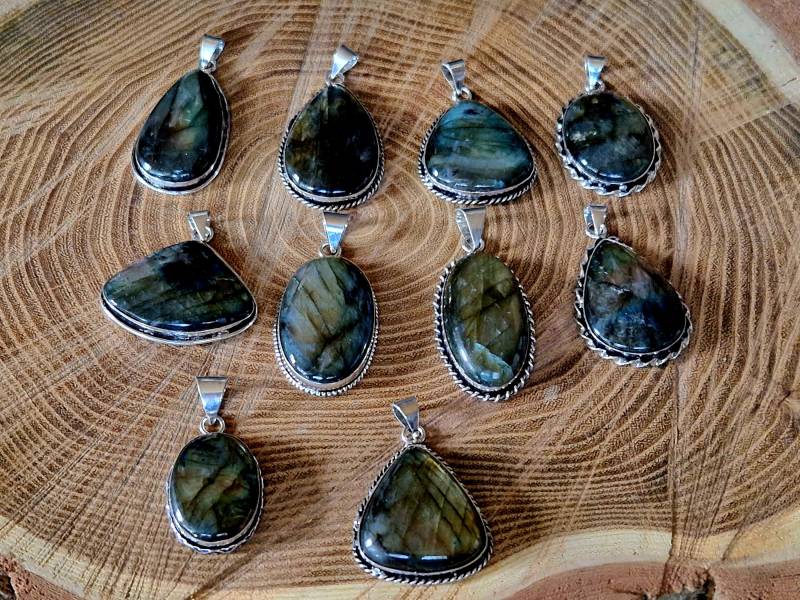 Labradorit Anhänger L von TheMagicRunenShop