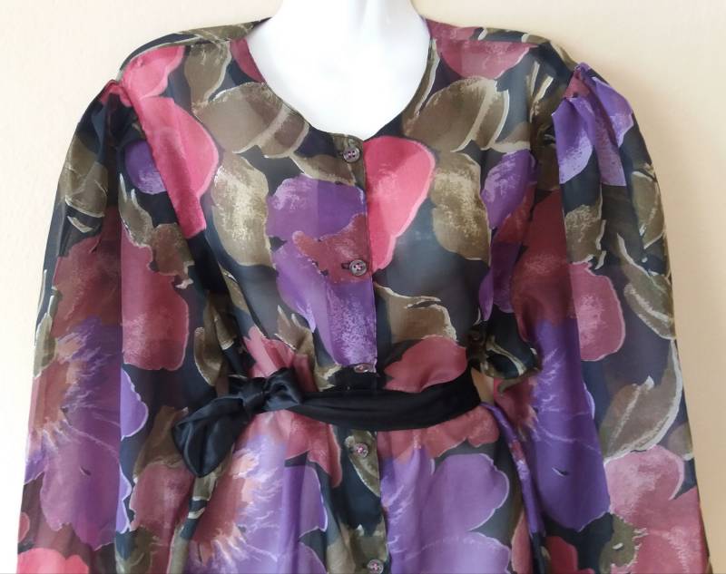 Vintage 80Er Bunte Blumen Bluse, Rundhals Bluse, Glanzstoff Midi Länge Puffy Sleeve, Sommer Gr. Us M Bluse Tunika von TheMagicThings