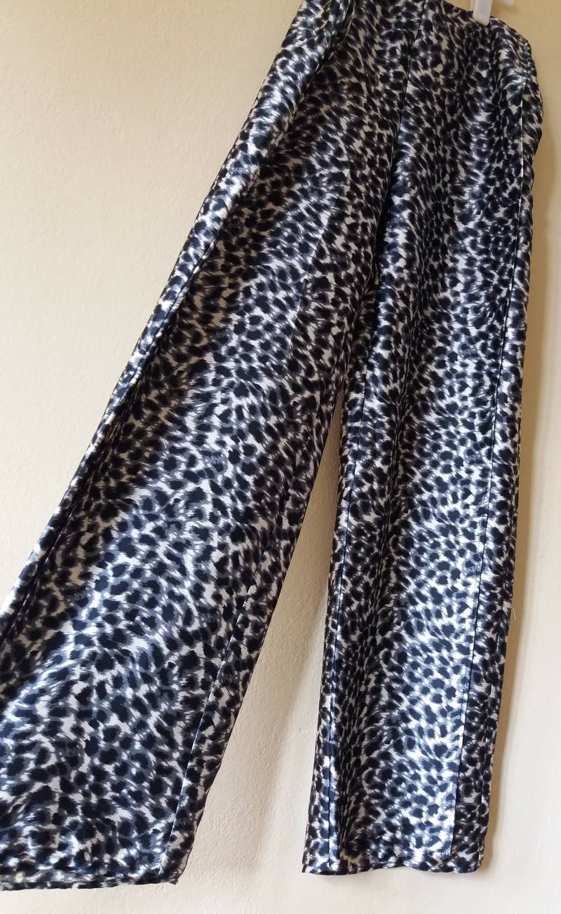 Vintage 90Er Animal Print Wie Satin Große Schlitze Auf Den Beinen Hohe Taille Gr. 44 Oder Us M Hose von TheMagicThings