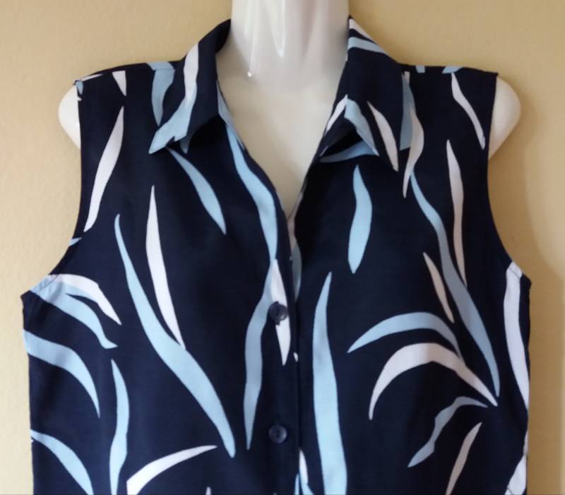 Vintage 90Er Jahre Design Maria Reich Top, Dunkelblau Mit Türkis Weiß Print, Knöpfe Vorne Sommer Gr. Us S Ärmel Bluse von TheMagicThings