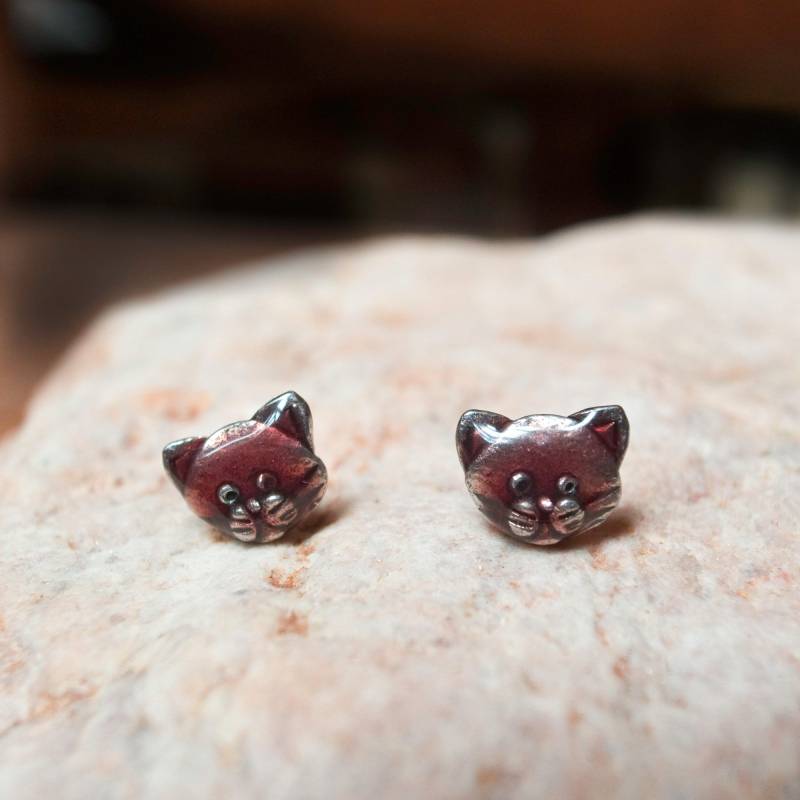Emaille Havanna Braun Katzen Ohrstecker von TheMagicZoo
