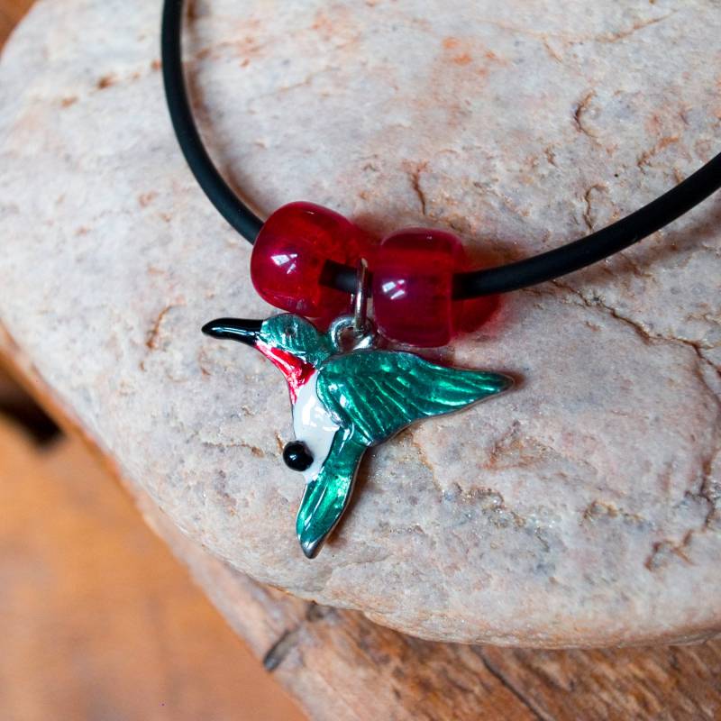 Emaille Rubin Throated Kolibri Halskette von TheMagicZoo