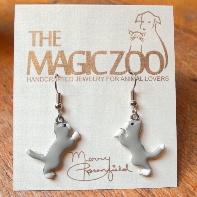 Graue Und Weiße Katzenohrringe Aus Emaille von TheMagicZoo
