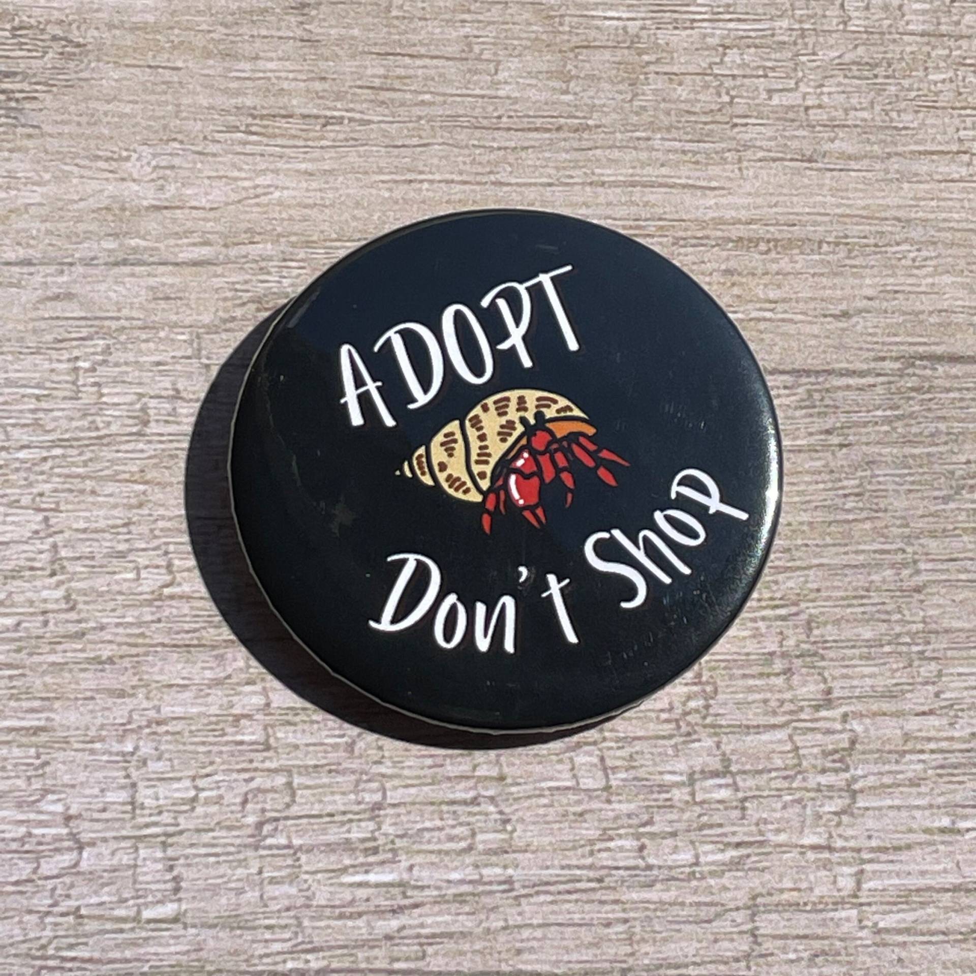 Adopt Don't Shop Einsiedlerkrebs Button Adopt Don't Shop Einsiedlerkrebs Button von TheMagpieRepository