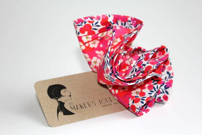 Handgenähter Liberty Print Taschenkreis - Unisex Baumwollaccessoire Handgenähter Liberty Print Taschenkreis - Unisex Baumwollaccessoire von TheMakersJournal