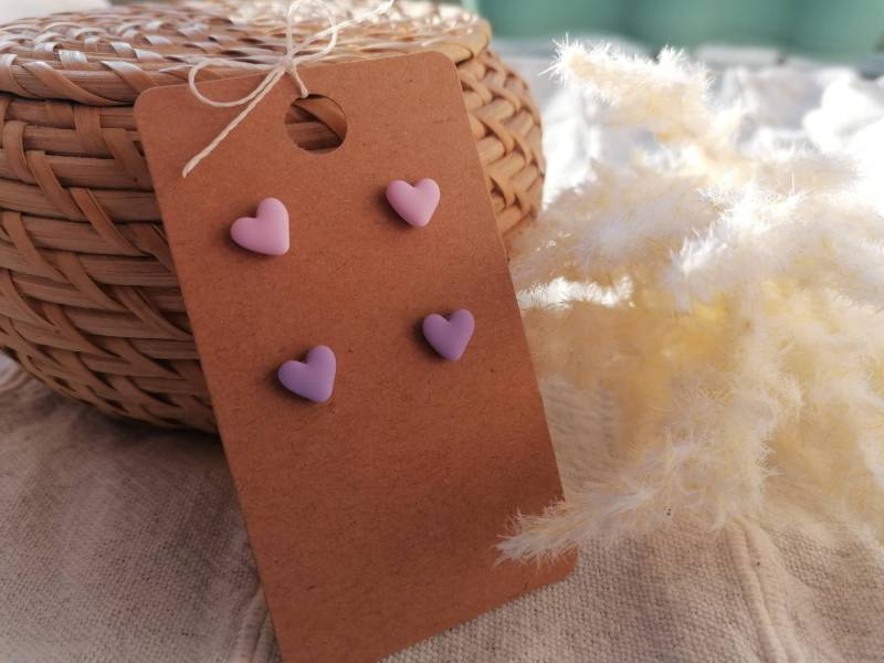 Pastellrosa + Flieder/Herzchen Ohrstecker Polymer Clay 18K Vergoldete Stecker von TheManabee
