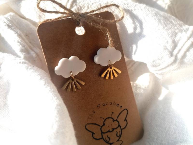 Wolken Ohrringe Mit Sonnenstrahlen 18K Vergoldete Stecker von TheManabee